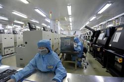 Đèn sáng mà không có người - các công ty TQ giả vờ hồi phục thế nào?