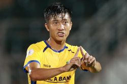 Phan Văn Đức lỡ cơ hội ghi bàn trong trận SLNA hòa CLB Sài Gòn