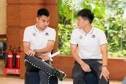 Ngày 8/3: Đức Huy hôn Đình Trọng, không biết tặng quà gì cho mẹ