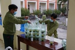 Quản lý và chăm sóc công dân ở khu vực cách ly tại trường Quân sự tỉnh