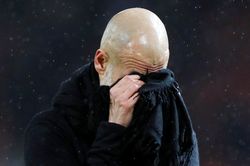 Thầy trò Guardiola bất đồng quan điểm ở trận thua MU