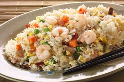 Cách làm cơm rang Dương Châu chuẩn nhà hàng