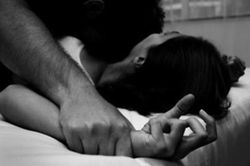 Dọa cho nghỉ học, chú cưỡng bức cháu suốt 2 năm