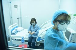 30 người đi cùng chuyến bay với bệnh nhân Covid-19 cho kết quả âm tính