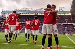 MU: Bruno Fernandes trêu chọc Martial sau chiến thắng trước Man City