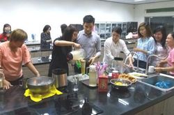 'Trao cần câu' cho phụ nữ hồi hương
