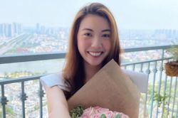 Thúy Vân được tặng nhẫn kim cương đúng ngày 8/3, fan tò mò danh tính bạn trai