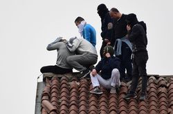 Bạo loạn tại nhiều nhà tù Italia do lệnh liên quan Covid-19