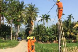 PC Bình Định thực hiện công trình thanh niên 'Thắp sáng đường quê'