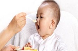 Cho trẻ ăn dặm đúng cách