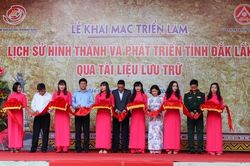 Khai mạc Triển lãm 'Lịch sử hình thành và phát triển tỉnh Đắk Lắk qua tài liệu lưu trữ'