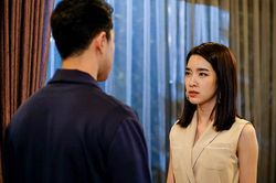 Nửa đêm nghe tiếng đập cửa uỳnh uỳnh, gái trẻ ra ngoài thì chết sững khi thấy người đàn ông ướt sũng đứng trước mặt mình