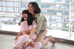 Chồng đòi trả vợ điên loạn vì mất con về nhà ngoại, mẹ chồng bảo: Nó có điên thì vẫn là dâu nhà này