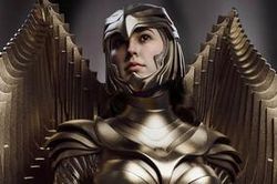 Wonder Woman 1984: Chiêm ngưỡng bộ giáp vàng tuyệt đẹp của Diana