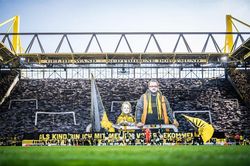 Covid-19 hoành hành ở Đức, Dortmund phải đá trên sân không khán giả