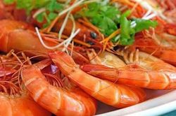 5 sai lầm khi ăn tôm khiến món ăn bổ dưỡng có thể thành 'độc dược'