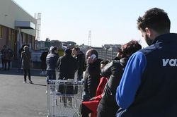 Dịch COVID-19 tại châu Âu: Italy có hơn 10.000 trường hợp nhiễm bệnh, Thứ trưởng Bộ Y tế Anh cũng nhiễm virus