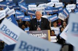 Ông Biden và Sanders hủy bỏ các buổi vận động do lo ngại virus Corona