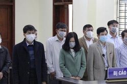 Thanh Hóa: Xét xử 5 cựu cán bộ thanh tra tỉnh nhận hối lộ.