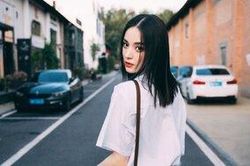 Thả dáng trên đường phố Nhật, Cổ Lực Na Trát 'đốn gục' người hâm mộ với bộ ảnh đậm chất nữ sinh 'thanh lịch'