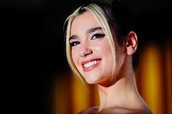 Sở hữu ca khúc đầu tiên trong sự nghiệp đặt chân vào Top5 trên BXH Billboard, Dua Lipa phản ứng thế nào?