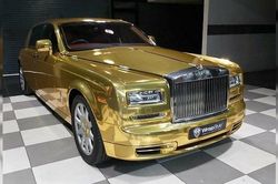 Triệu phú Ấn Độ 'mạ vàng' Rolls-Royce Phantom làm... taxi