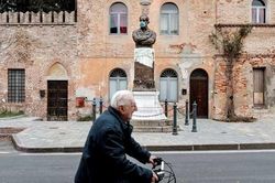 Góa phụ Italy mắc kẹt trong nhà cùng thi thể chồng nhiễm Covid-19