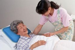 Xử trí vết loét do nằm lâu