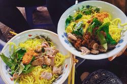 Bún nghệ và thiên đường bún lạ miệng xứ Huế