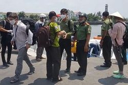 Đưa 3 du khách nước ngoài vào bờ an toàn