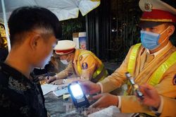 Gặp cảnh sát, ma men lái xe quay đầu bỏ chạy bất thành