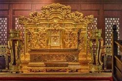 Ngai của vua chúa ngày xưa có làm bằng vàng thật?