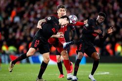 Atletico quật ngã Liverpool: Nghệ thuật hắc ám, bước sóng âm u và địa ngục đẫm máu