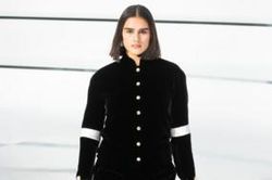 Sau 1 thập kỷ, lần đầu tiên xuất hiện người mẫu ngoại cỡ catwalk trên sàn diễn của Chanel