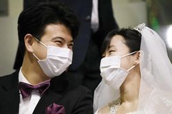 Các ông chồng Hàn Quốc bị vợ 'cấm cửa' mùa dịch