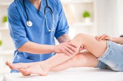 Sát hại nữ chuyên gia vật lý trị liệu tại nhà riêng