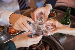 Dân văn phòng Hàn 'giải phóng' khỏi văn hóa nhậu nhẹt