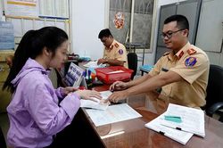 Thời Covid-19, nộp phạt vi phạm giao thông trực tuyến, nhận giấy tờ tại nhà