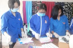 Thanh niên Hà Tĩnh may hàng nghìn khẩu trang phát miễn phí chống dịch Covid-19