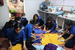Thanh niên Hà Tĩnh may hàng nghìn khẩu trang phát miễn phí cho người dân