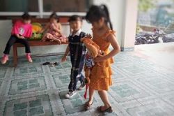 Những đứa trẻ bơ vơ...