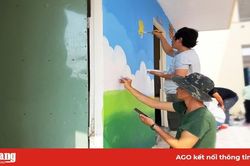 'Thay áo mới' nhà vệ sinh trường học