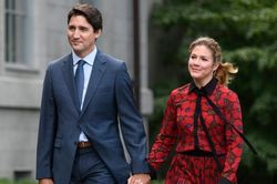 Vợ Thủ tướng Canada dương tính Covid-19