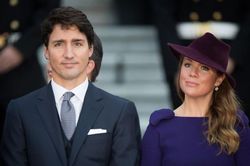 Vợ dương tính Covid-19, Thủ tướng Canada thành F1