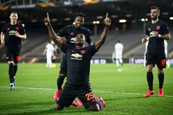 MU đặt một chân vào tứ kết Europa League sau trận thắng 5-0
