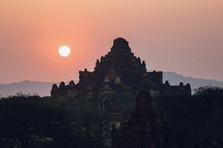Hành trình theo bóng mặt trời ở vùng đất Phật của chàng trai Việt