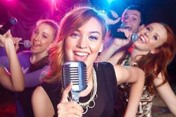 Tại sao karaoke được nhiều người ưa thích đến thế