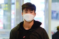 Duy Mạnh động viên mẹ khi trở về