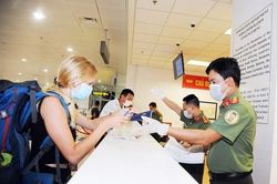 Dịch Covid-19: Việt Nam yêu cầu công dân đeo khẩu trang tại nơi công cộng