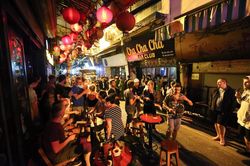 'Phố tây Tạ Hiện' chấp hành tạm đóng cửa hàng quán phòng dịch Covid-19